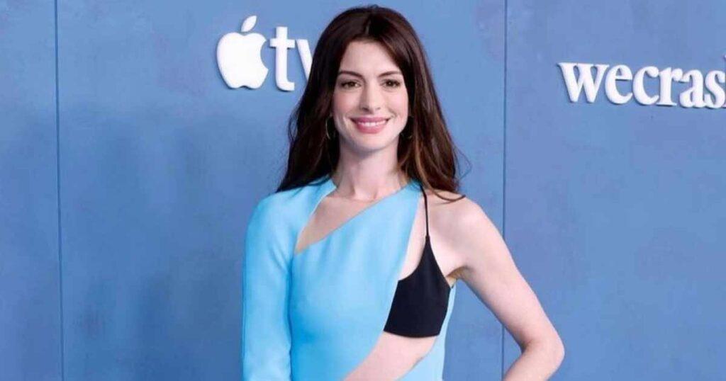 Anne Hathaway'S Devilish Twist On Corsetry: A Half-Denim, Half-Pantsuit Look That'S All Business And Chic - Bollywood And Hollywood Buzz
